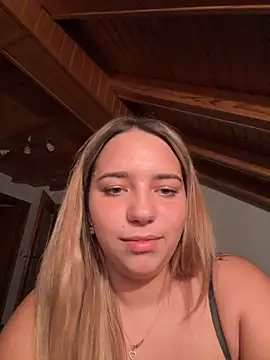 Naomi-Klein live cam on StripChat