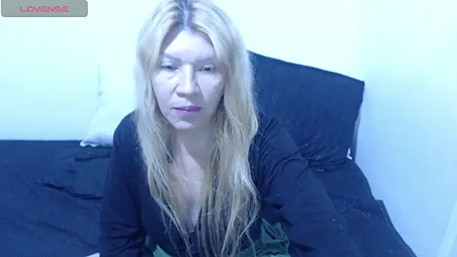 Dulce-Bella live cam on StripChat