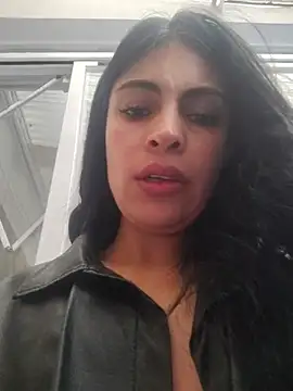 Astrid-- live sex cam