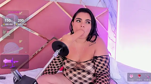 MadyyCruz live cam on StripChat