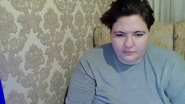 EmmaXKristall live cam on StripChat