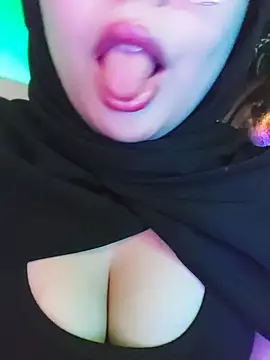 Elinaax live cam on StripChat