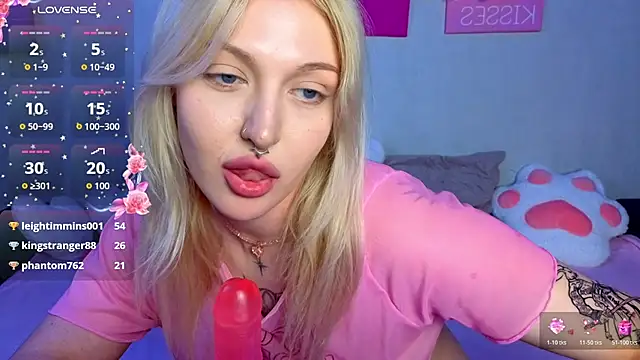 BlondieSummer live cam on StripChat