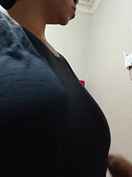 FreakyAngel3X live cam on StripChat