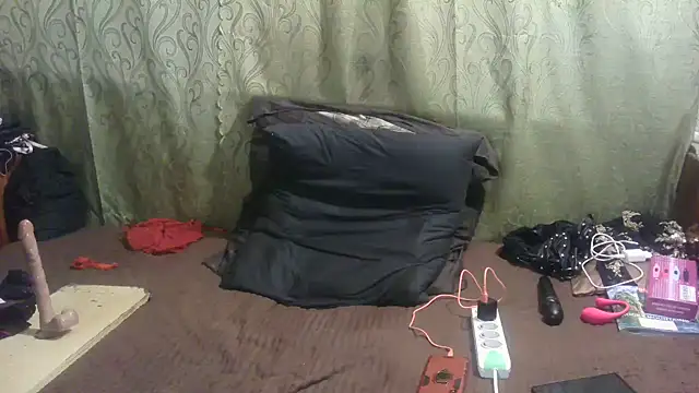 IngaQAce live cam on StripChat
