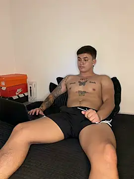 Christopher_strongg live cam on StripChat