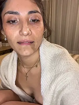 IsabellaGonzalez live cam on StripChat