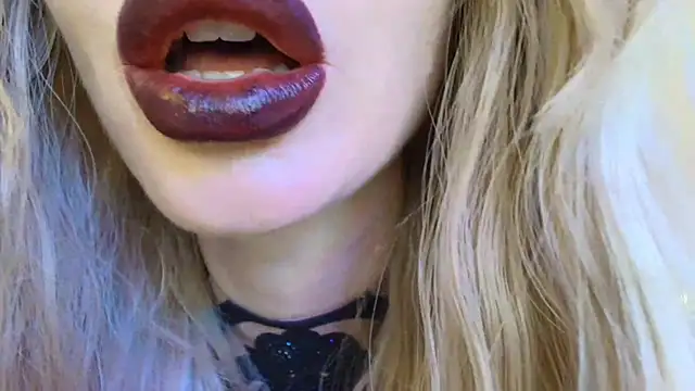 Velvet_kissx live cam on StripChat