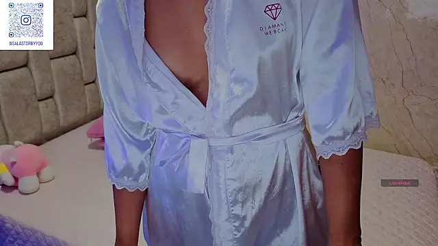 Naomilaurent live cam on StripChat