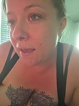 julimonroe live cam on StripChat