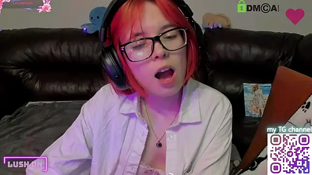 LinneaChan live cam on StripChat