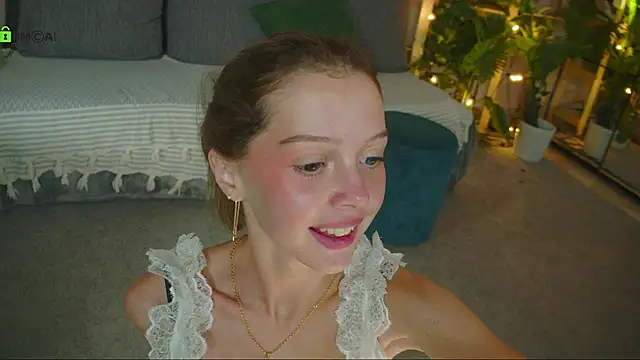 little_anitta (F teen) - hey hey