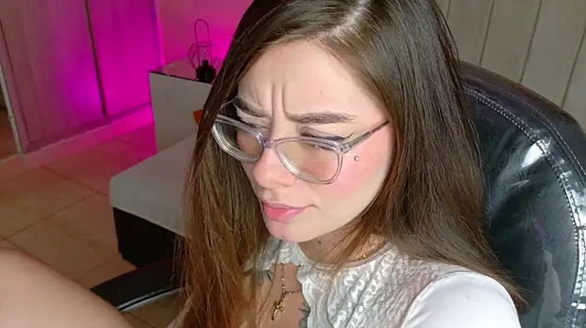 Charlotte_Olsen_ live cam on StripChat
