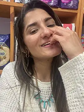 AlejandraMilano live cam on StripChat