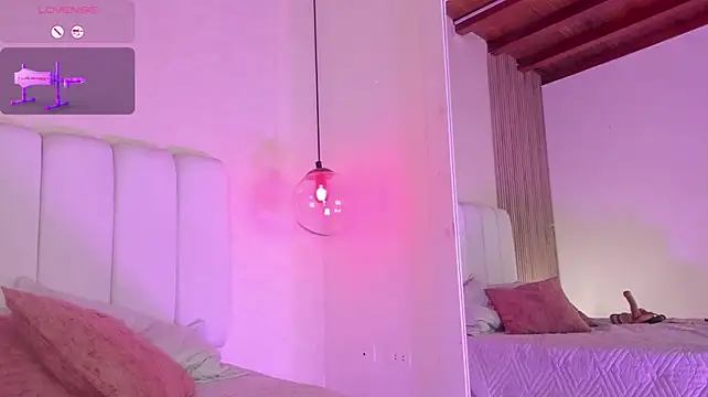 ElenaJamess live cam on StripChat