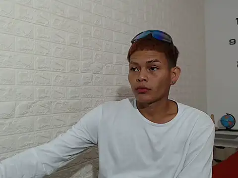 bros2026 live cam on StripChat