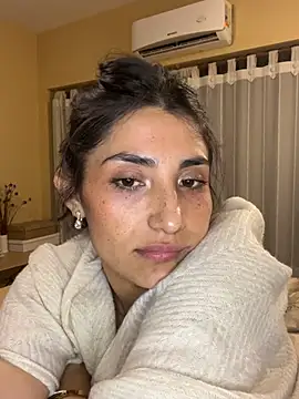 IsabellaGonzalez live cam on StripChat
