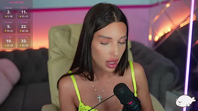 JasminBee live cam on StripChat