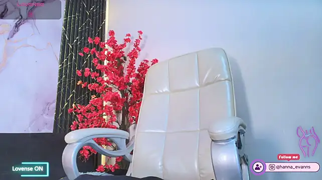 Hanna_Evaanss live cam on StripChat