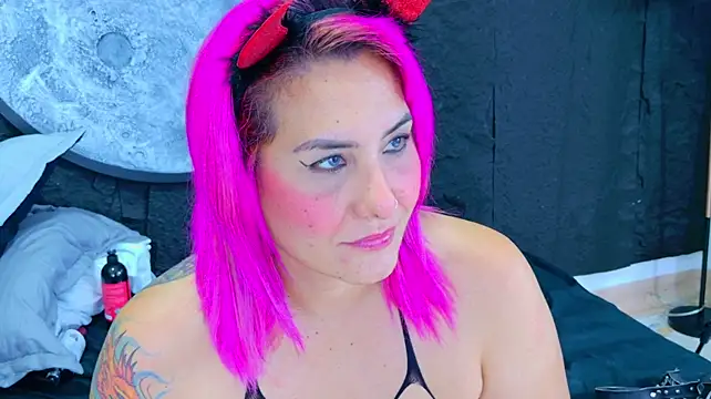 BrunnaMoore_ live cam on StripChat