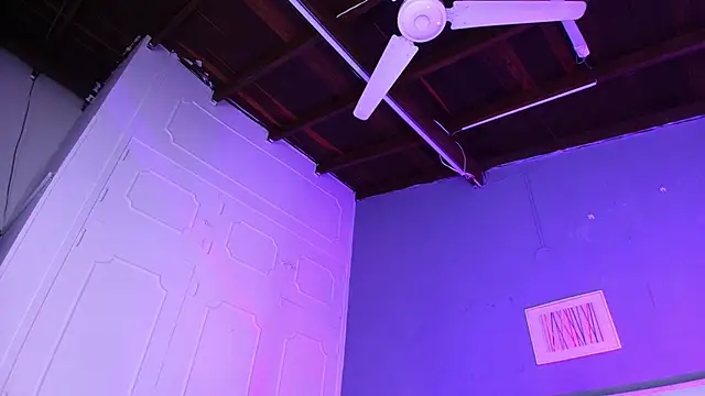 MiaRaven_ live cam on StripChat