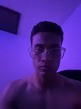 GusXxx1 live cam on StripChat