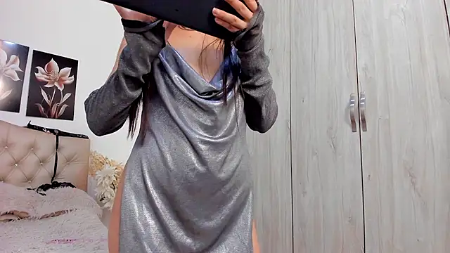 pinky_f00x live cam on StripChat