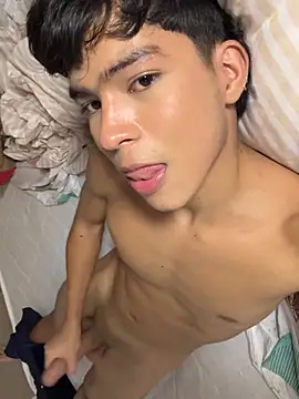 GoldenBenn live sex cam