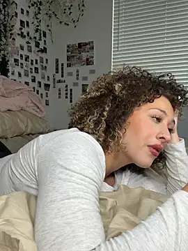 LyraCovee live cam on StripChat