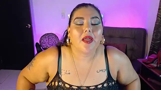 AndreaKinky live cam on StripChat