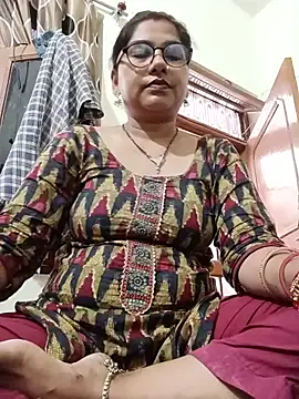 Heyy_Anshi live cam on StripChat