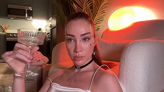 Saroria live cam on StripChat