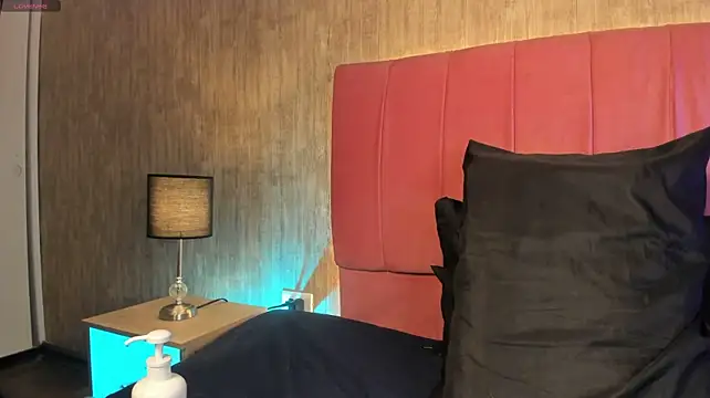 Kendra_kobein live cam on StripChat