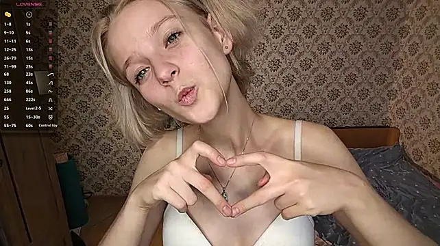 Smartemilia live sex cam