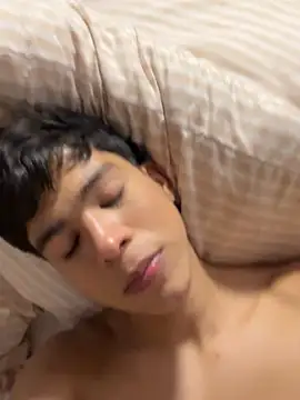 GoldenBenn live sex cam
