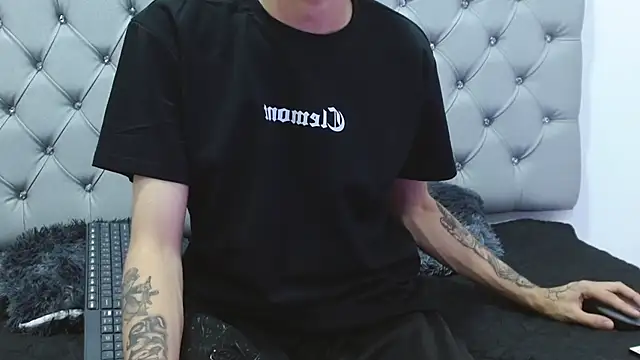 Nico_Sterling live cam on StripChat