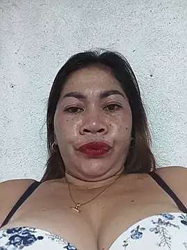 SweetChubbyMommy_02 live cam on StripChat