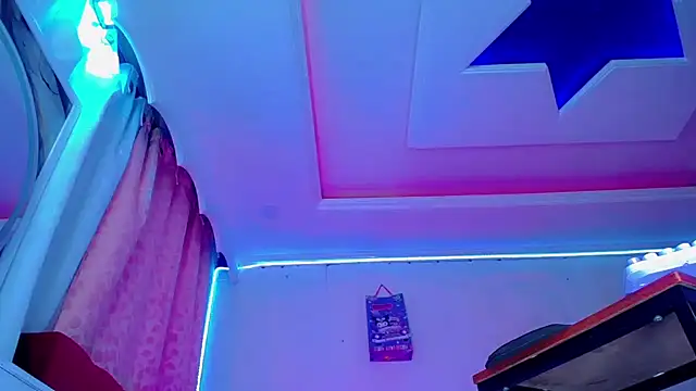 NahomiCamper live sex cam