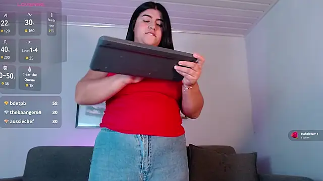 rosehoneil live cam on StripChat