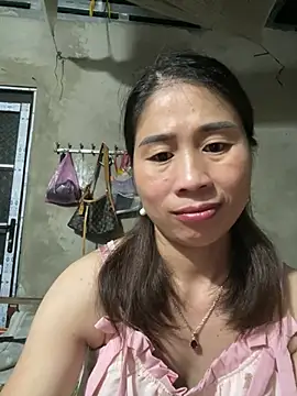 tinacum012 live cam on StripChat