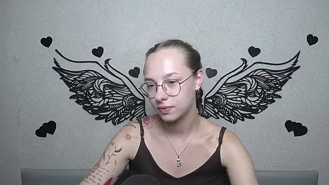 SteshaGlass live cam on StripChat