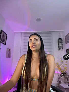 aisha_es live cam on StripChat