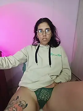 skinnyX333 live cam on StripChat