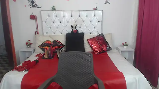 Sweetbigcatt live cam on StripChat