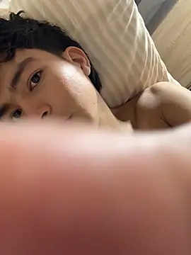 GoldenBenn live sex cam