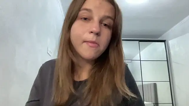 HwaTrippel live sex cam