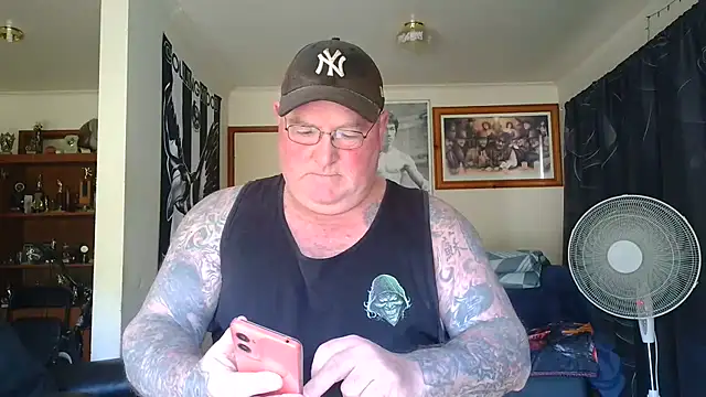 KINKYBLUEYES69 live sex cam