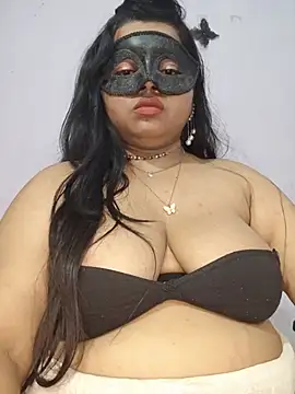 BigAssAyeaha live cam on StripChat