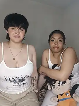Valkiria_and_Sam live cam on StripChat