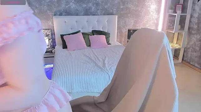 Shiny_Liss live cam on StripChat